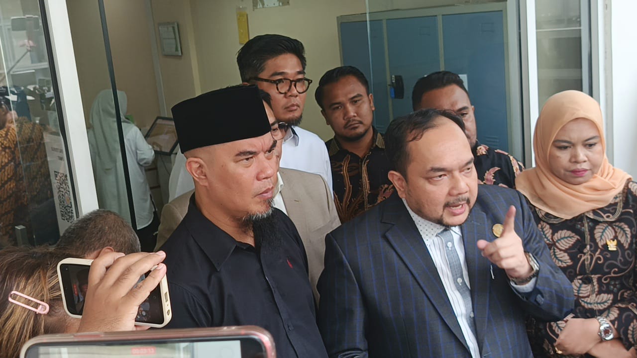 Ahmad Dhani laporkan penghujat Shafeea AHmad, anak perempuannya. [Indopop]
